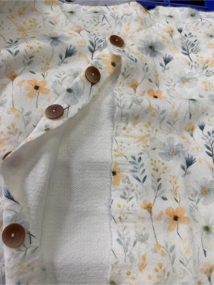 Cardigan en Tricot à Boutons avec Motif Floral Lovely Meadows
