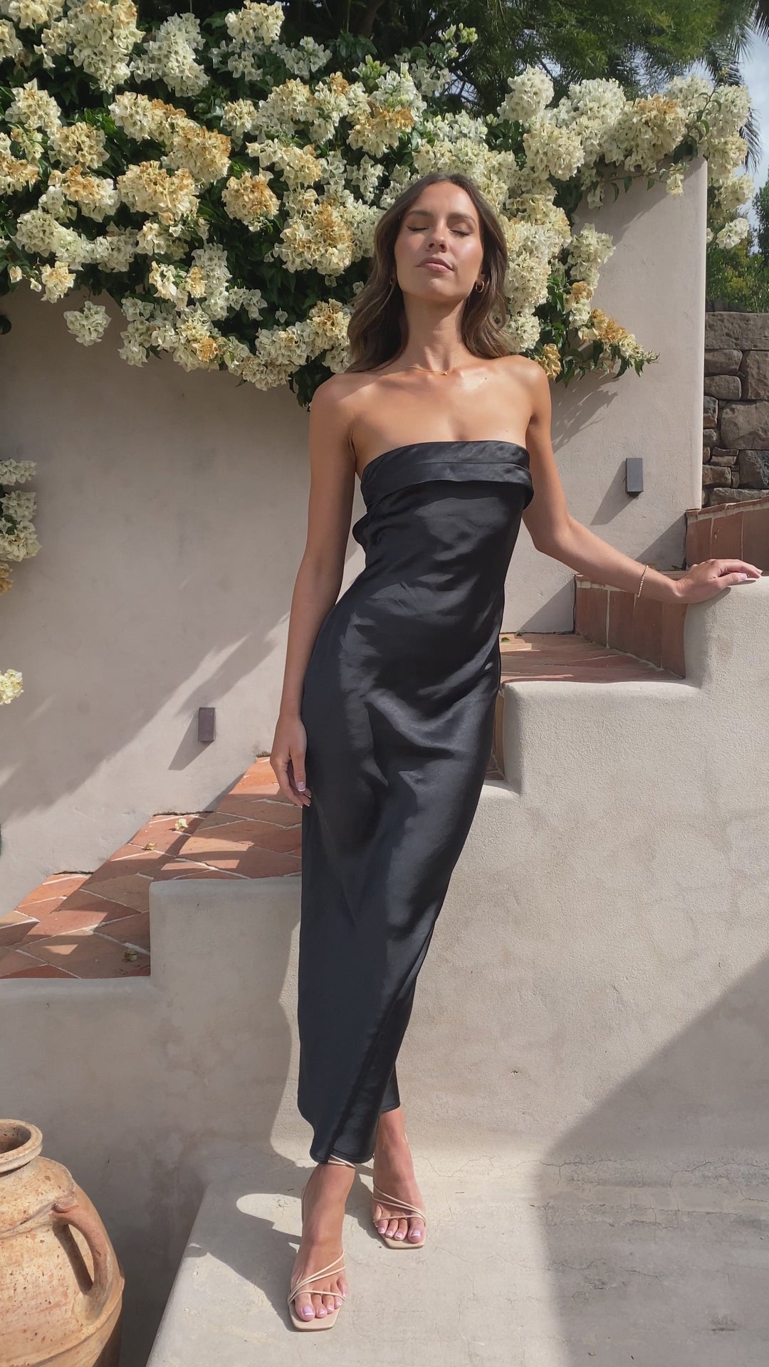 Thesa | Robe en satin sans manches