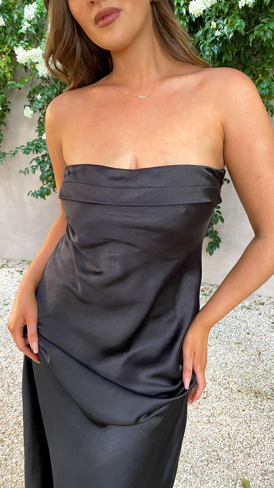 Thesa | Robe en satin sans manches